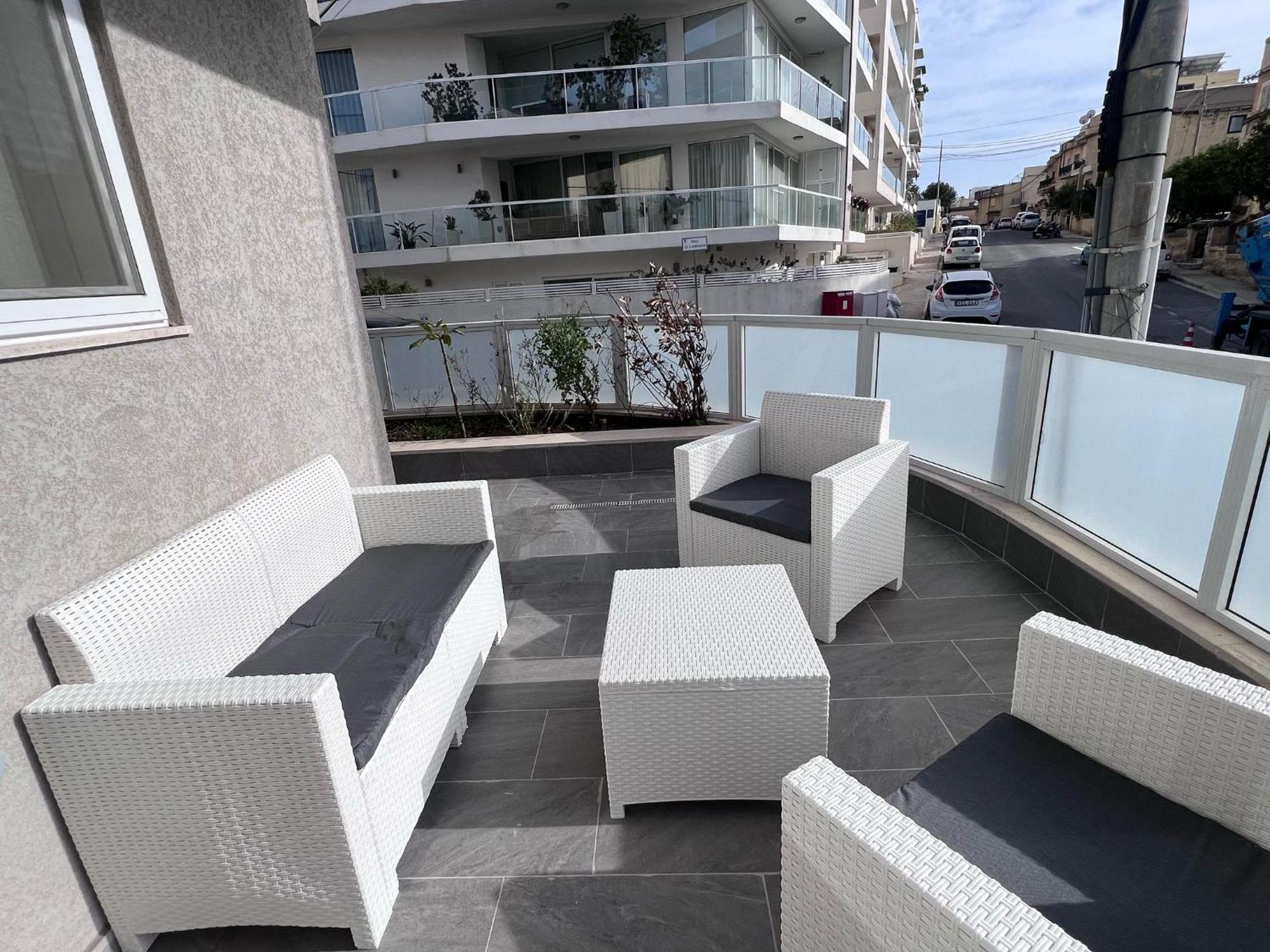 Modern Maisonette In Swieqi - 2 Bedrooms Lägenhet St. Julian's